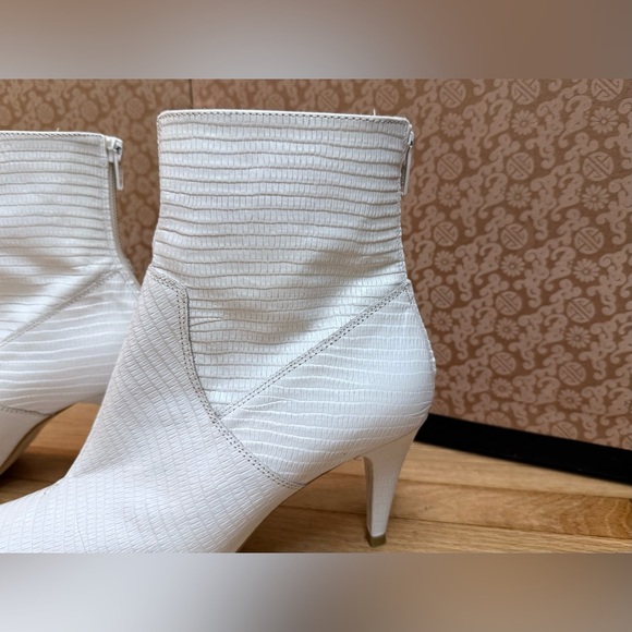 Free People “Willa” Heeled Vegan Leather White Textured Ankle Boots Size 8.5 - Picture 7 of 13